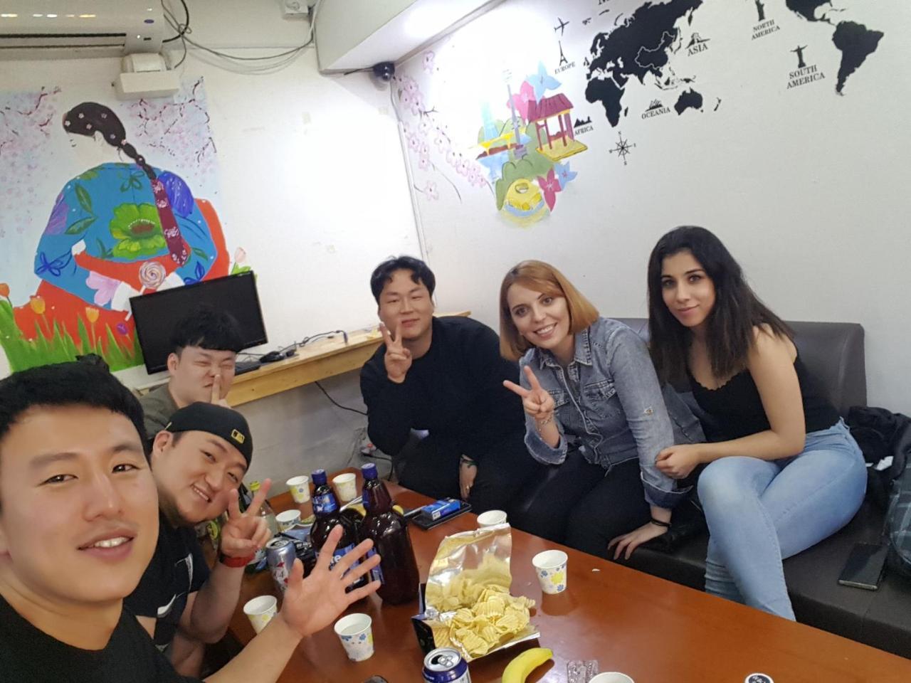 Yakorea Hostel Dongdaemun Seoul Bagian luar foto